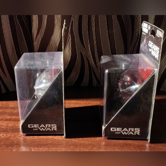 Gears of War Marcus Fenix Totaku Action Figure Lot (Standard & RARE Variant) - Picture 6 of 7